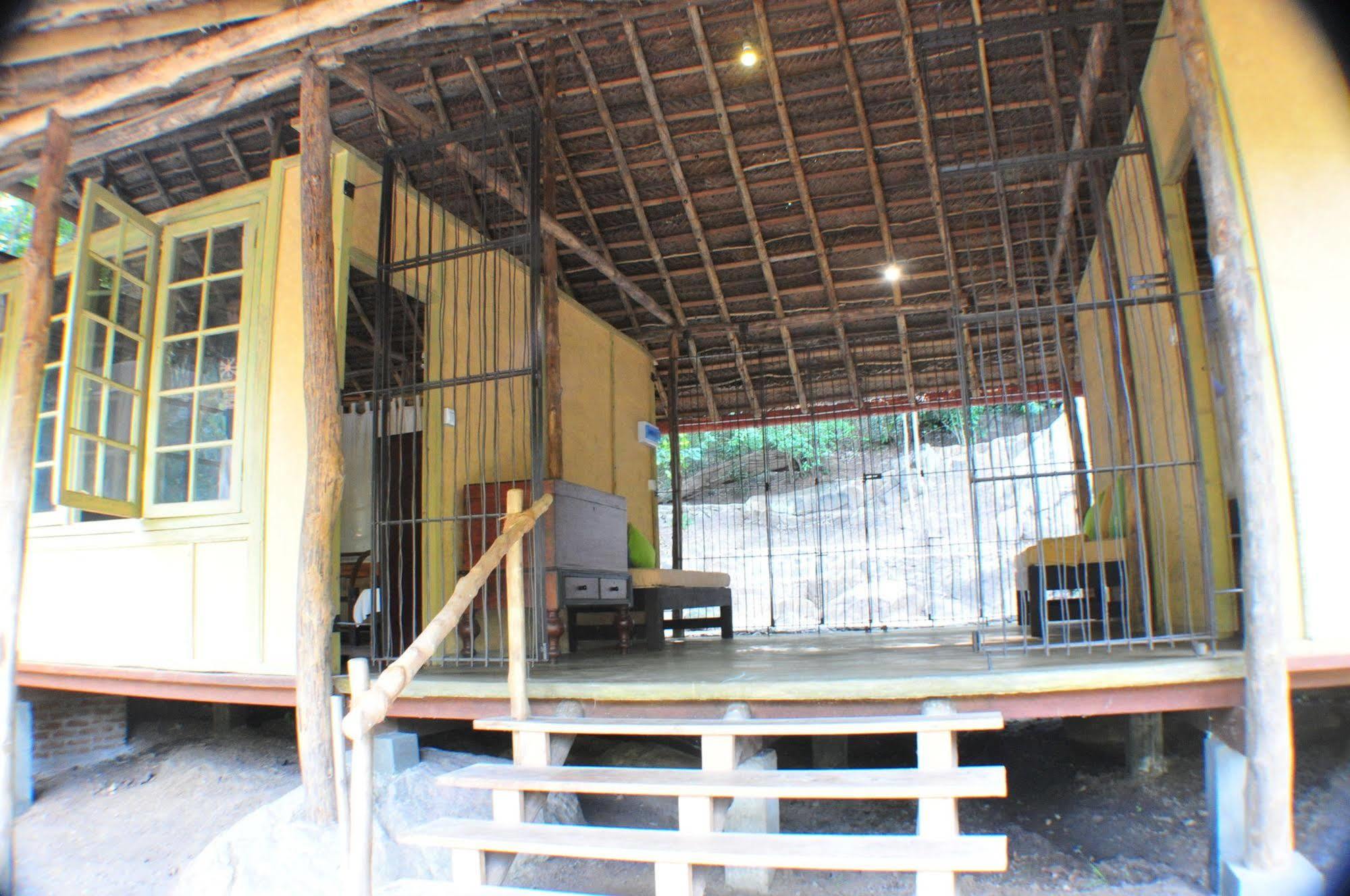 Back Of Beyond - Wild Haven Villa Sigiriya Bagian luar foto