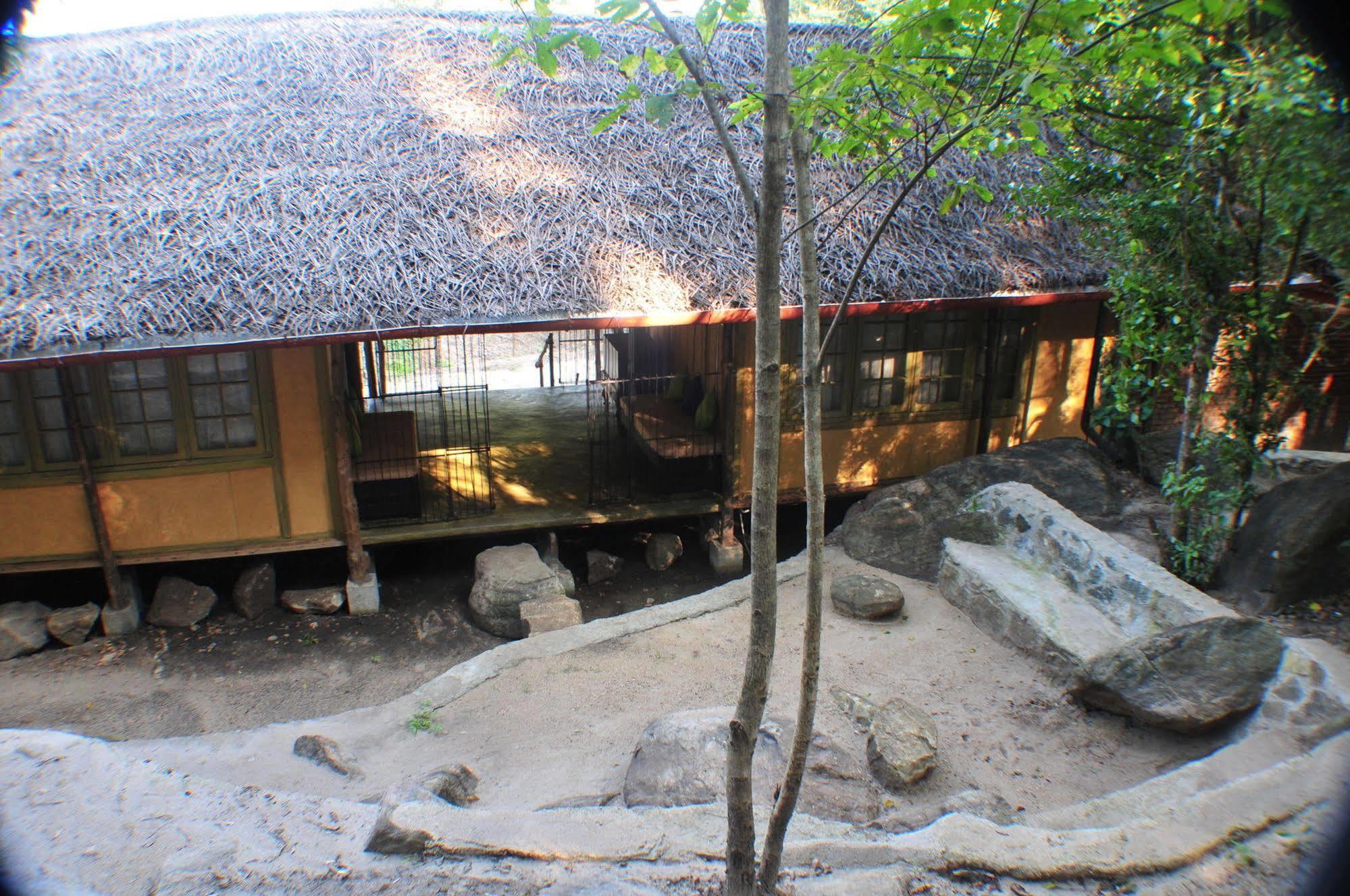 Back Of Beyond - Wild Haven Villa Sigiriya Bagian luar foto