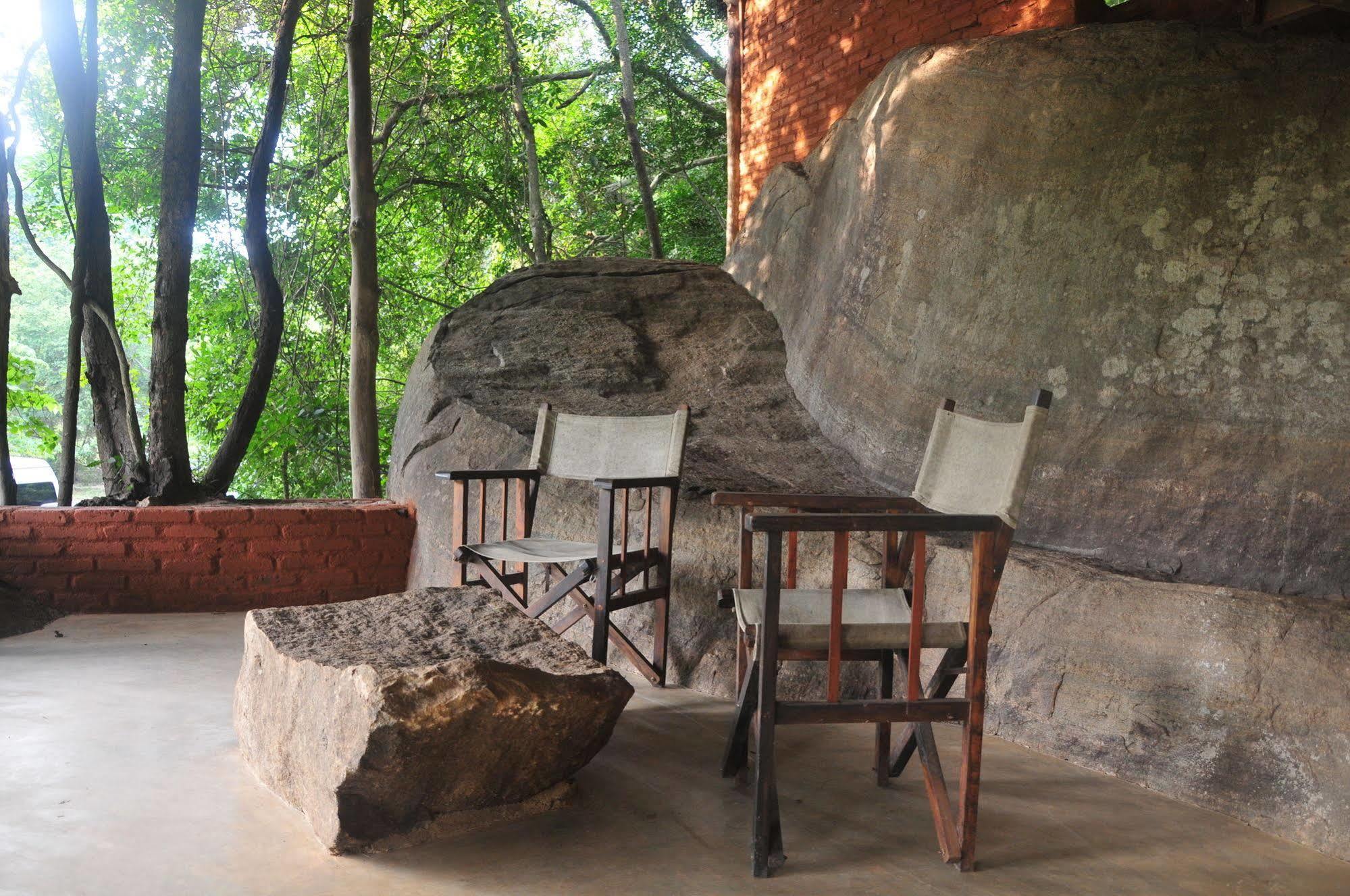Back Of Beyond - Wild Haven Villa Sigiriya Bagian luar foto