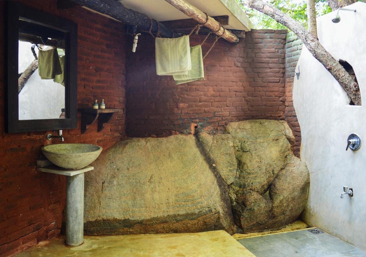 Back Of Beyond - Wild Haven Villa Sigiriya Bagian luar foto